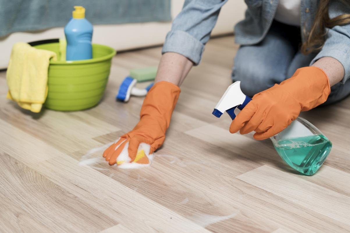 cleaning vinyl floors.png